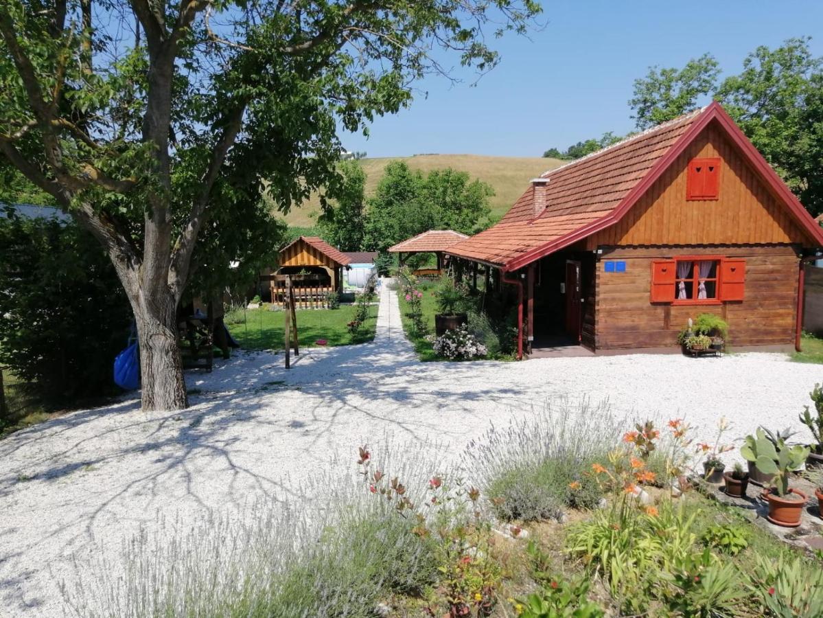 Hotel Pod Orehom Drvena Kuca I Sauna Krapina Exteriér fotografie