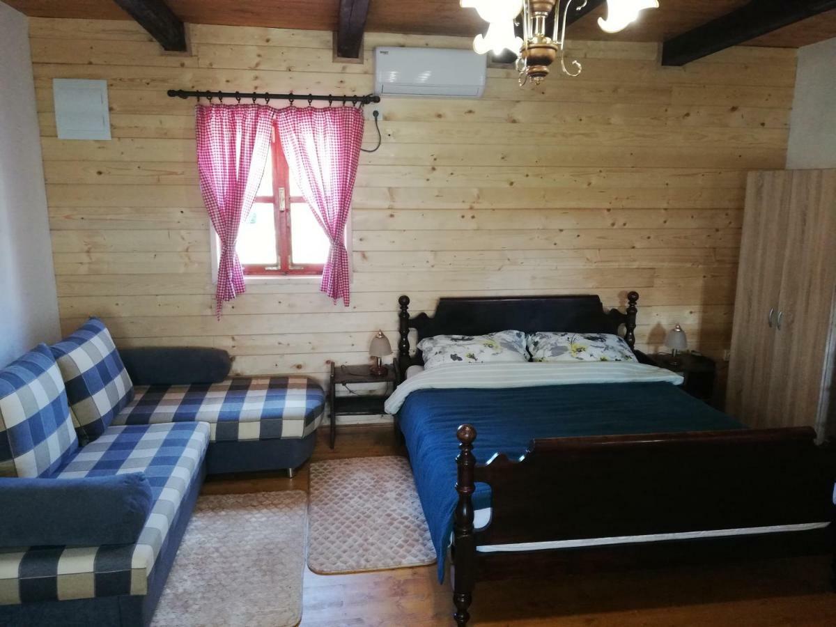 Hotel Pod Orehom Drvena Kuca I Sauna Krapina Exteriér fotografie